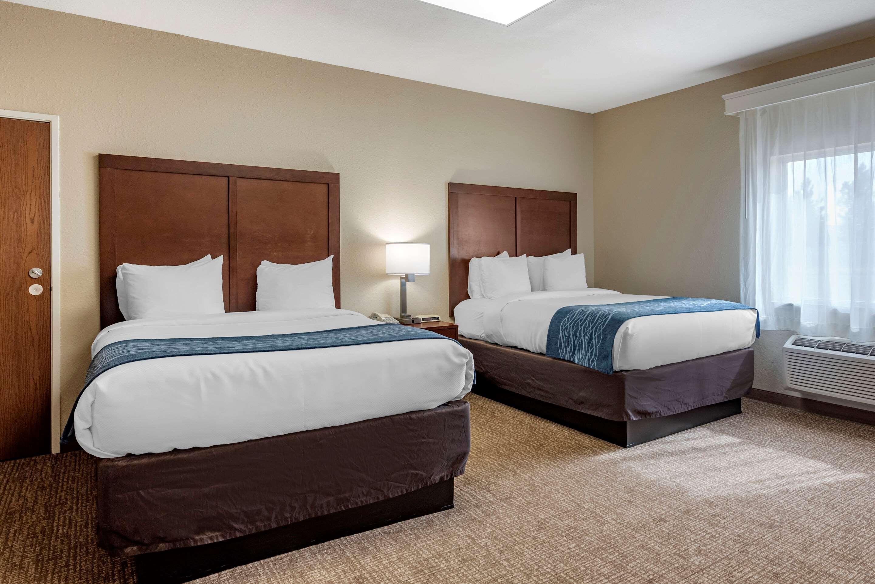 Comfort Inn & Suites Pueblo Exterior photo