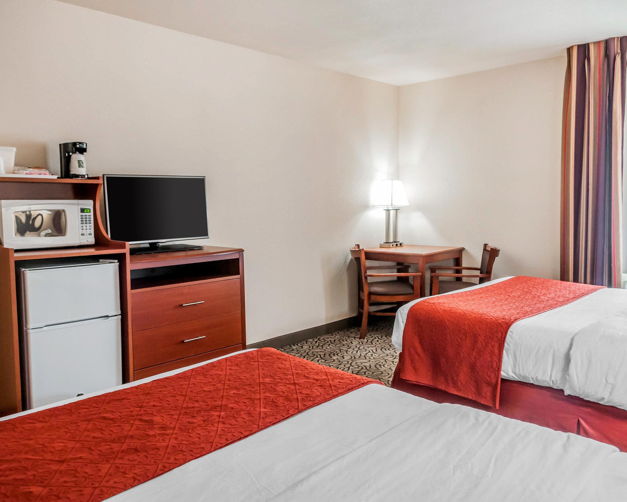 Comfort Inn & Suites Pueblo Exterior photo